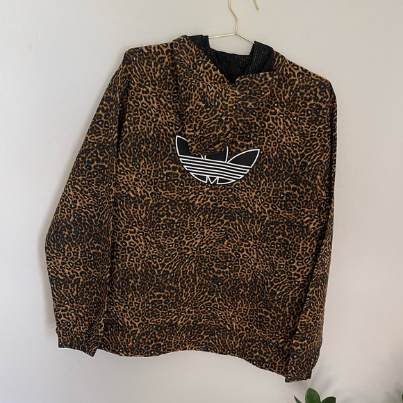 adidas Originals windbreaker jacket in leopard print size M NWT - Picture 11 of 13